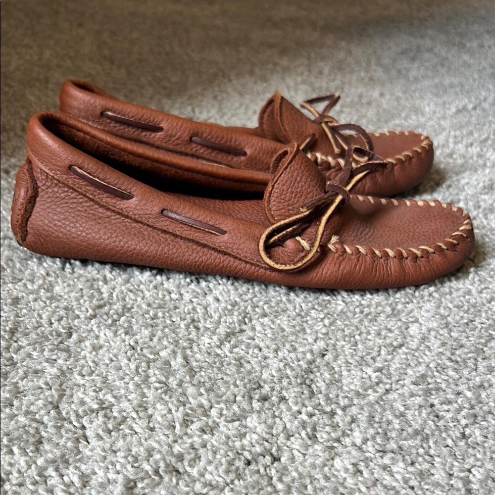 Brown Moccasin-Style Leather Shoes with Bow-Tie Detail